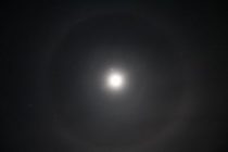 22 degree moon halo