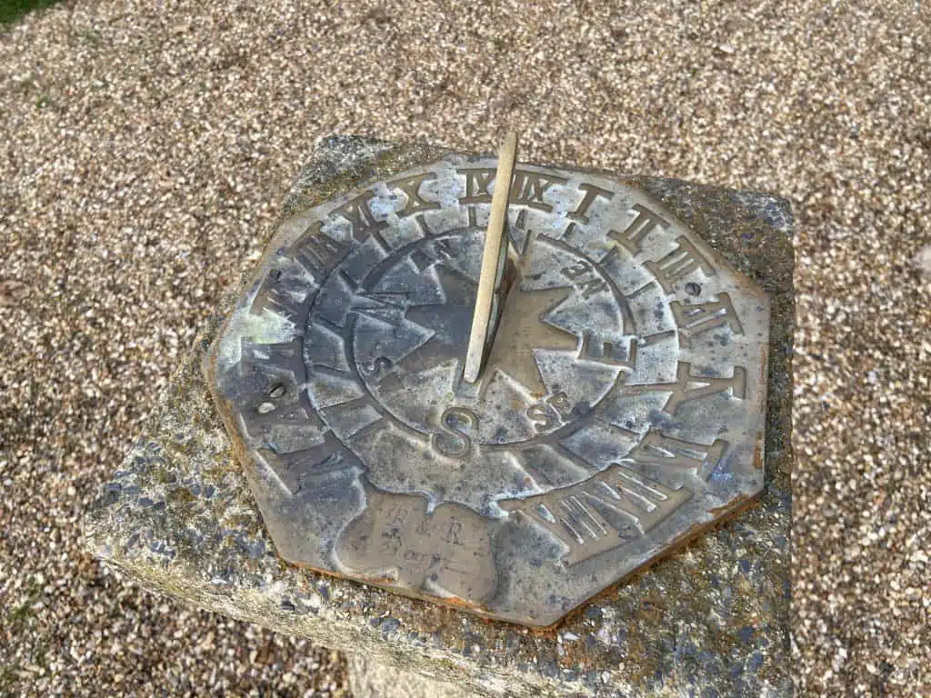A sundial with gnomon pointing south